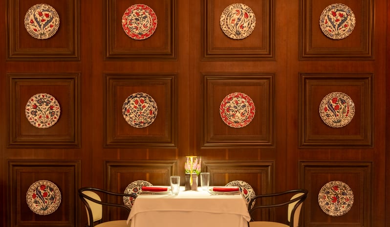 middle-east-holidays-abu-dhabi-rixos-premium-saadiyat-island-hotel-orient-restaurant-table